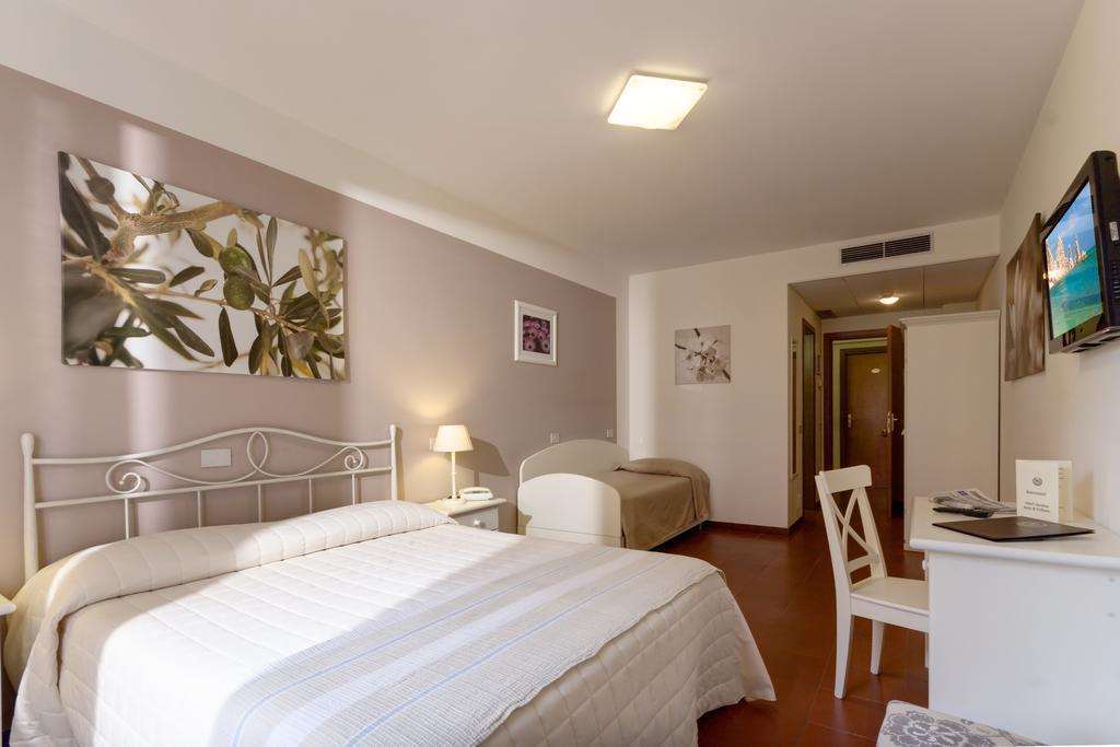 Hotel Giardino Suites And Spa - Numana Habitación foto