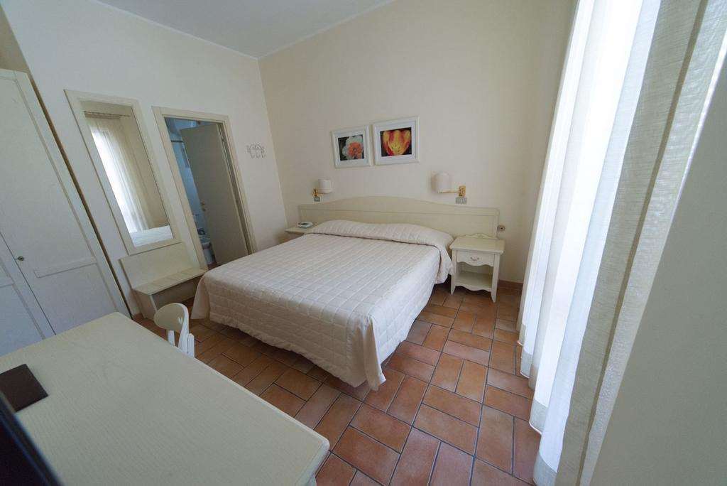 Hotel Giardino Suites And Spa - Numana Habitación foto
