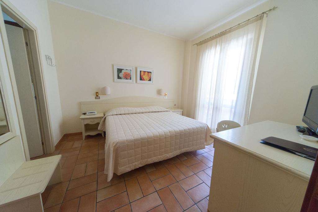 Hotel Giardino Suites And Spa - Numana Habitación foto